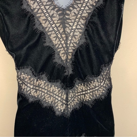 Elegant Black Lace Dress - Picture 7 of 9